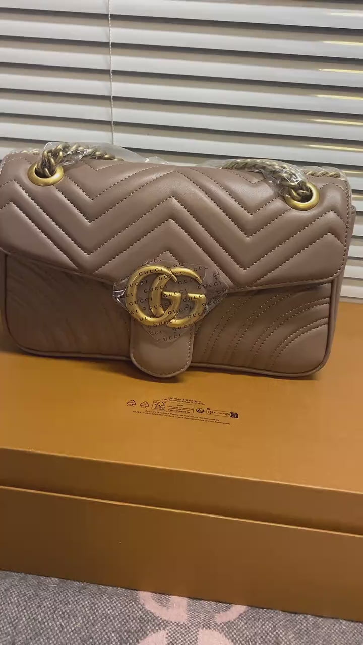 GUCCI GG Marmont Flap Bag Matelasse Leather
